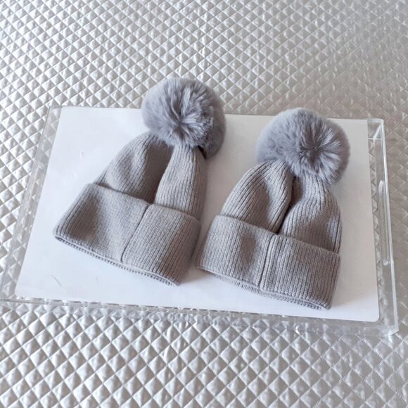 NIB / NWT Norla grey "mom & me" beanie hat with faux fur pom pom boxed set - Picture 5 of 6
